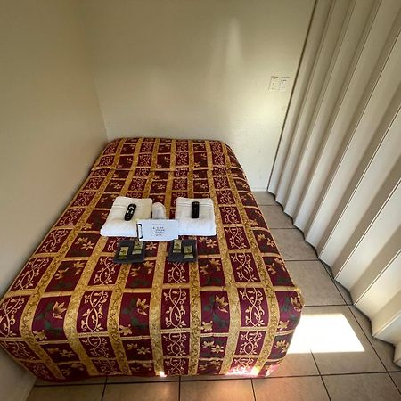 Crown Inn & Suites Spring Valley  外观 照片