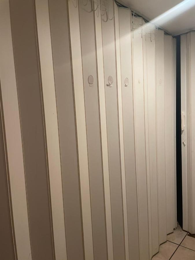 Crown Inn & Suites Spring Valley  外观 照片