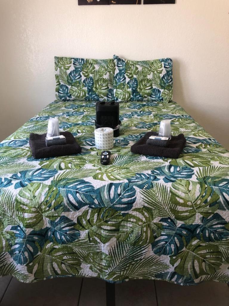 Crown Inn & Suites Spring Valley  外观 照片
